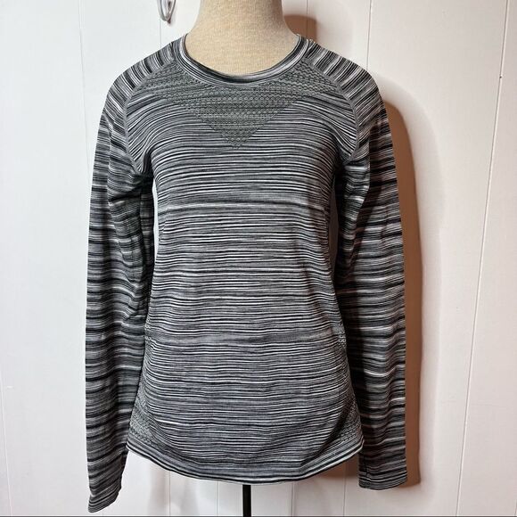 Zella Black Gray White Stripe Long Sleeve Top Shirt Thumb Holes Size Medium - Picture 1 of 9